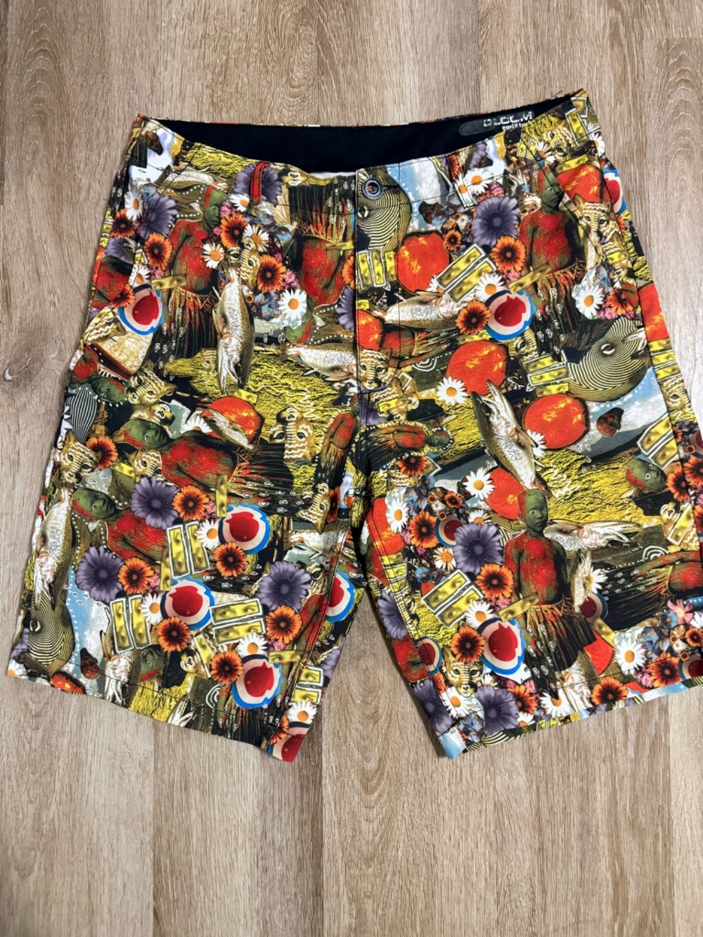 Y2K Volcom Frickin Mixed Shorts Men’s Size 32 Maximalist Funky Skate Surf Summer